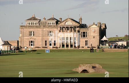 ST ANDREWS CLUB HOUSE IL CAMPIONATO OPEN 2010 il Campionato aperto 2010 il vecchio corso St Andrews St Andrews Scozia 16 Foto Stock