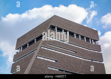 Visualizzazione pubblico galleria di Tate Modern Casa interruttore da Herzog & de Meuron visto da una strada pubblica, Bankside, London, Regno Unito Foto Stock