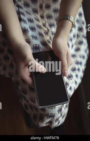 Close-up di donna tramite cellulare in cafÃƒÂ© Foto Stock