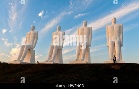 Gli uomini di mare, la famosa scultura di Svend Wiig Hansen, posto accanto alla spiaggia Saedding, Esbjerg, Danimarca. Foto Stock