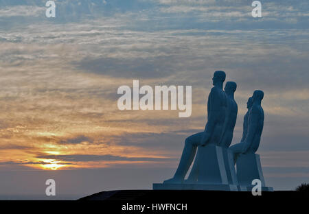 Gli uomini di mare, la famosa scultura di Svend Wiig Hansen, posto accanto alla spiaggia Saedding, Esbjerg, Danimarca. Foto Stock