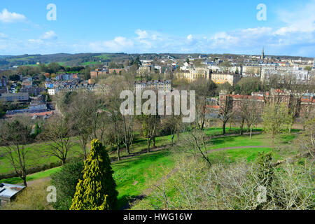 Bristol, Regno Unito. Xxi Marzo 2017. Regno Unito Meteo. Bristol è votato il miglior posto per vivere in dal Sunday Times. Le foto mostrano una vista aerea della città prese dalla parte superiore della Cabot Tower su una bella giornata di sole, situato fuori di Park Street a Bristol. Obbligatorio byline Credit: Robert Timoney/Alamy Live News Foto Stock