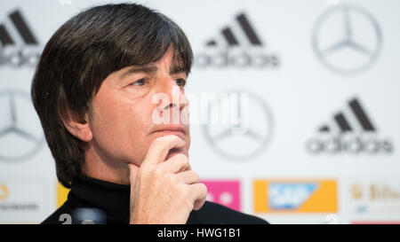 Dortmund, Germania. Xxi Mar, 2017. Headcoach tedesco Joachim Loew durante una conferenza stampa del tedesco della nazionale di calcio a Dortmund, Germania, 21 marzo 2017. Il team nazionale tedesco si riunirà in Inghilterra in una prossima partita il 22 marzo 2017. Foto: Marius Becker/dpa/Alamy Live News Foto Stock