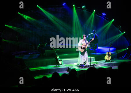 Milano Italia. Xx Marzo 2017. Il cantante italiano-cantautore CARMEN CONSOLI esibirsi dal vivo in scena al Teatro Dal Verme durante la 'Eco di Sirene Tour 2017' Credit: Rodolfo Sassano/Alamy Live News Foto Stock