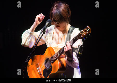 Milano Italia. Xx Marzo 2017. Il cantante italiano-cantautore CARMEN CONSOLI esibirsi dal vivo in scena al Teatro Dal Verme durante la 'Eco di Sirene Tour 2017' Credit: Rodolfo Sassano/Alamy Live News Foto Stock