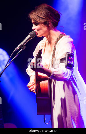 Milano Italia. Xx Marzo 2017. Il cantante italiano-cantautore CARMEN CONSOLI esibirsi dal vivo in scena al Teatro Dal Verme durante la 'Eco di Sirene Tour 2017' Credit: Rodolfo Sassano/Alamy Live News Foto Stock