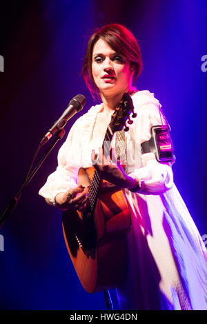 Milano Italia. Xx Marzo 2017. Il cantante italiano-cantautore CARMEN CONSOLI esibirsi dal vivo in scena al Teatro Dal Verme durante la 'Eco di Sirene Tour 2017' Credit: Rodolfo Sassano/Alamy Live News Foto Stock