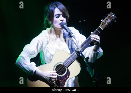 Milano Italia. Xx Marzo 2017. Il cantante italiano-cantautore CARMEN CONSOLI esibirsi dal vivo in scena al Teatro Dal Verme durante la 'Eco di Sirene Tour 2017' Credit: Rodolfo Sassano/Alamy Live News Foto Stock