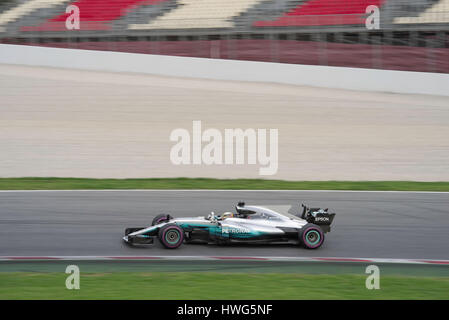 Lewis Hamilton in Mercedes Formula Uno F1 racing car a Barcellona per il 2017 Grand Prix gara. Foto Stock