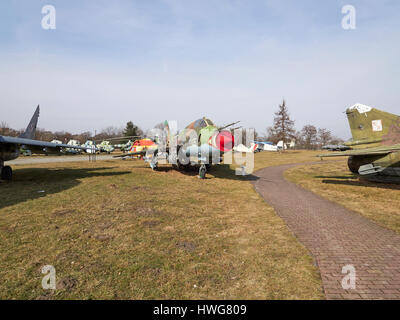 Il russo Sukhoi Su-22 M4 'montatore' ala di oscillazione a Cracovia Aviation Museum in Polonia Foto Stock