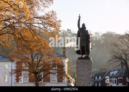 Winchester city centre, Winchester, Hampshire REGNO UNITO- Re Alfredo il Grande statua Foto Stock