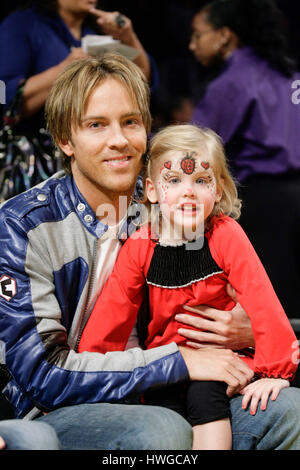 Larry Birkhead e figlia Dannielynn Birkhead a Los Angeles il 8 novembre 2009. Dannielynn Birkhead è anche la figlia di Anna Nicole Smith. Foto Stock