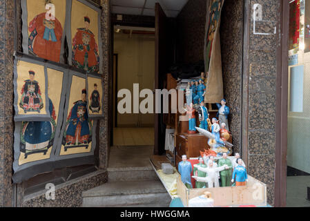 Hong Kong Regione amministrativa speciale di Hong Kong - 26 Gennaio 2017: negozi di antiquariato in Cat Street a Hong Kong. Hollywood Road, Upper Lascar Row aka Cat Street è una grande t Foto Stock