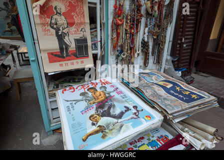 Hong Kong Regione amministrativa speciale di Hong Kong - 26 Gennaio 2017: negozi di antiquariato in Cat Street a Hong Kong. Hollywood Road, Upper Lascar Row aka Cat Street è una grande t Foto Stock