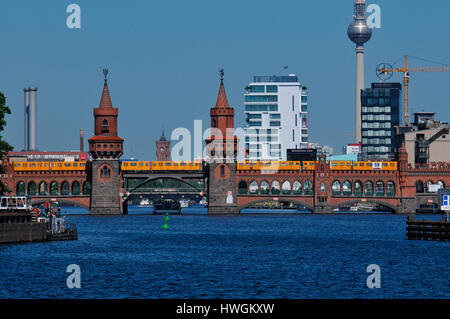 Oberbaumbruecke, Sprea, Friedrichshain di Berlino, Deutschland, OberbaumbrÂ³cke Foto Stock