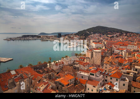 Split, Croazia. Splendida e romantica città vecchia di Spalato durante una giornata di sole. Croazia, Europa. Foto Stock