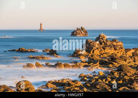 Francia, Finisterre, Iroise mare, Legendes Costa, Porspoder, quattro faro Foto Stock