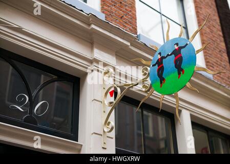 Paesi Bassi, Amsterdam, il quartiere Jordaan, segno per il ristorante greco Foto Stock