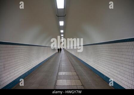 Belgio, Anversa, St-Anna Tunnel, tunnel pedonale sotto il fiume Schelda Foto Stock