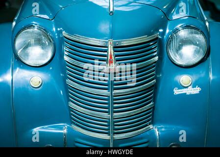 Il Belgio, Bruxelles, Autoworld, uno dei più grandi musei automobilistici in Europa, russo-costruito 1951 Moskvitch tipo 400 Foto Stock