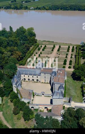 Francia, Gironde, il castello di Vayres e il fiume Dordogna (vista aerea) Foto Stock