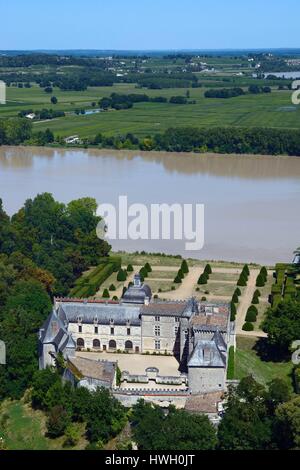 Francia, Gironde, il castello di Vayres e il fiume Dordogna (vista aerea) Foto Stock