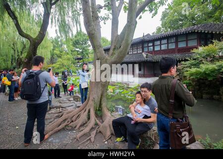 Cina, Jiangsu, Suzhou Suzhou, è una delle città più antiche del Chang Jiang bacino ed il luogo di nascita di Wu cultura, la città dei canali e dei giardini, l'Humble Administrator's Garden, elencati sul patrimonio mondiale dell UNESCO Foto Stock