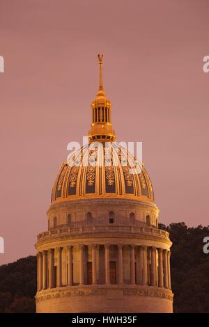 Stati Uniti, West Virginia, Charleston, West Virginia State Capitol, alba Foto Stock