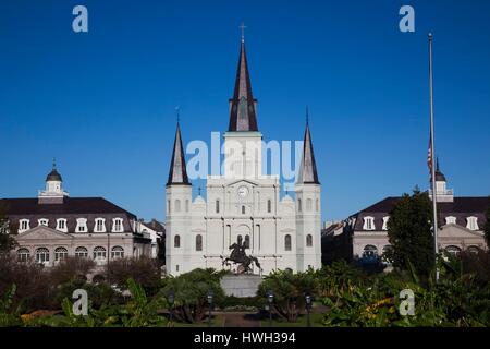 Stati Uniti, Louisiana, New Orleans French Quarter, Jackson Square, la Cattedrale di San Louis e Andrew Jackson statua Foto Stock