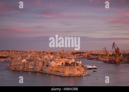 Malta, La Valletta, Senglea, L-Isla, vista in elevazione del punto di Senglea, crepuscolo Foto Stock