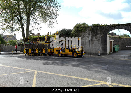 La città di Kilkenny Tours Road train in Killkenny, Irlanda. Foto Stock