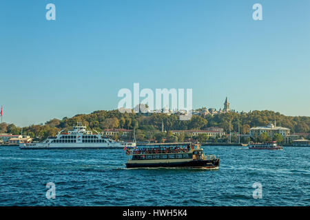 Il Bosforo in Barca a vela in Istanbul Foto Stock