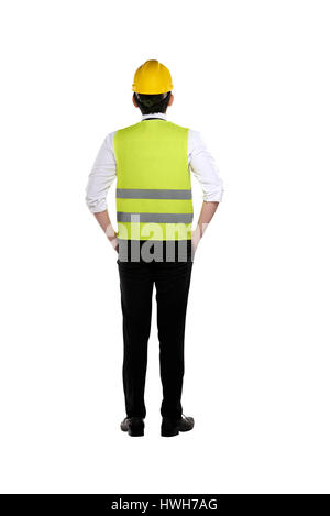 Vista posteriore del lavoratore asiatici indossando giubbotto di sicurezza e casco giallo isolato su sfondo bianco Foto Stock