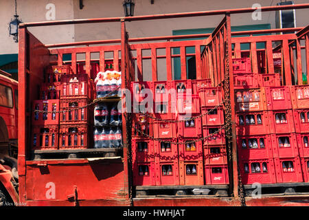 Coca-Cola 20 oz. bottiglie su un furgone per consegne in Nicaragua Foto Stock