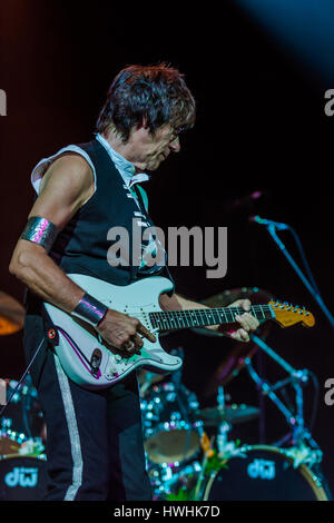 Jeff Beck, uno dei più grandi chitarristi di tutti i tempi hanno dimostrato perché è così altamente considerato dai compagni di chitarristi a Bluesfest Byron Bay, Australia. Foto Stock