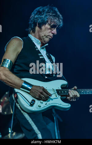 Jeff Beck, uno dei più grandi chitarristi di tutti i tempi hanno dimostrato perché è così altamente considerato dai compagni di chitarristi a Bluesfest Byron Bay, Australia. Foto Stock