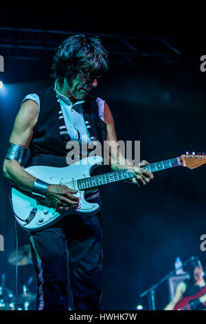 Jeff Beck, uno dei più grandi chitarristi di tutti i tempi hanno dimostrato perché è così altamente considerato dai compagni di chitarristi a Bluesfest Byron Bay, Australia. Foto Stock