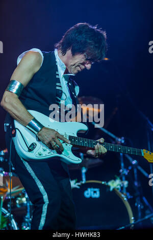 Jeff Beck, uno dei più grandi chitarristi di tutti i tempi hanno dimostrato perché è così altamente considerato dai compagni di chitarristi a Bluesfest Byron Bay, Australia. Foto Stock