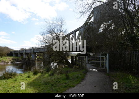 Carmarthen ponte ferroviario è un raro esempio superstite di un ponte mobile, una singolare struttura di ingegneria con forte carattere architettonico Foto Stock