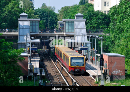 S-Bahnhof, Julius-Leber-Bruecke, Schoeneberg, Berlino, Deutschland, Julius-Leber-BrÃ¼cke Foto Stock