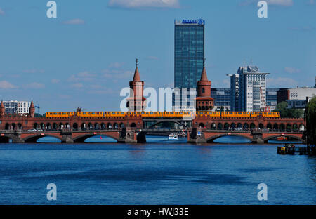 Oberbaumbruecke, Treptower, Sprea, Friedrichshain di Berlino, Deutschland, OberbaumbrÃ¼cke Foto Stock