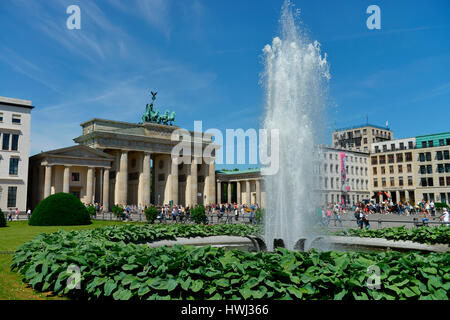 Brandenburger Tor, Pariser Platz, nel quartiere Mitte di Berlino, Deutschland Foto Stock