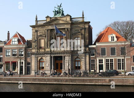 Xviii secolo Teyler al museo di arte e storia naturale e il museo della scienza di Haarlem, Paesi Bassi al fiume Spaarne Foto Stock