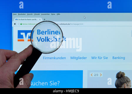 La Berliner Volksbank, Sito Web, Internet, Bildschirm, Lupe, mano Foto Stock