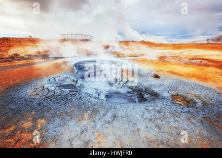 Campo di fumarole in Islanda Namafjall. Bellezza Mondo Foto Stock