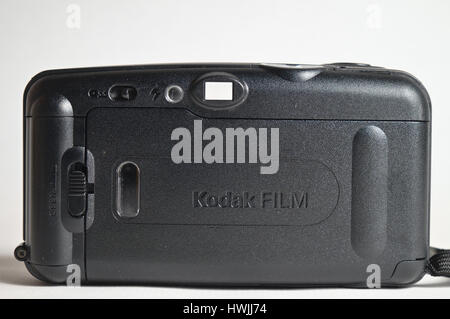 Vecchia Kodak fotocamera analogica, modello KB20. Pellicola 35mm Fotocamera compatta con 30mm ektanar obiettivo a f/8, la velocità dello shutter di 1/100. Realizzato in Messico. Foto Stock