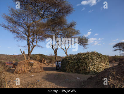 Tipiche baite in badhaasa durante il sistema Gada cerimonia nella tribù Borana, Oromia, Yabelo, Etiopia Foto Stock