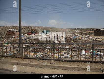 Carrelli in Koshe discarica, Addis Abeba regione, Addis Abeba, Etiopia Foto Stock