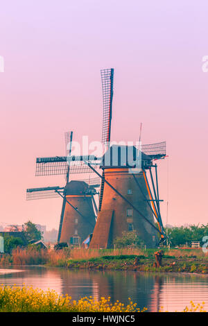 I famosi mulini a vento a Kinderdijk, South Holland, Paesi Bassi Foto Stock