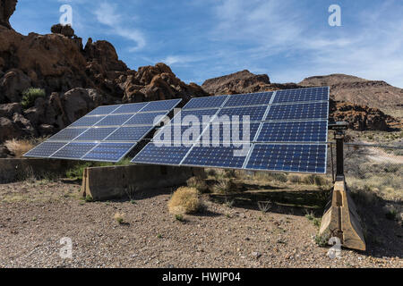 Sistema solare che serve gli anelli Trail Visitor Center presso il telecomando Mojave National Preserve nella California Meridionale. Foto Stock